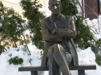 Знести чи зберегти? Пам’ятник Булгакову знову в центрі суперечок
