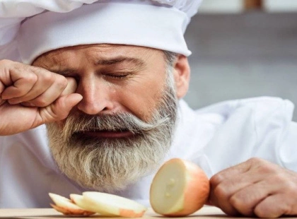 Як нарізати цибулю без сліз: перевірені поради кухарів