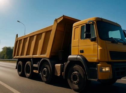 Через спеку у Києві обмежать рух великовагового транспорту: що потрібно знати