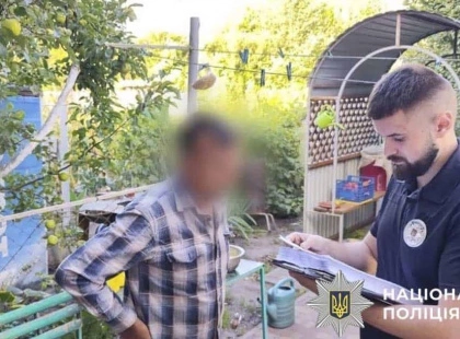 У Києві судитимуть трьох членів екіпажу судна за незаконний видобуток піску з Десни