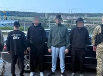 Київський правоохоронець за $13,5 тис. вивозив ухилянтів на Буковині — затримали на гарячому