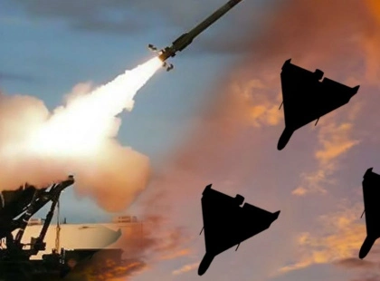 Перші наслідки повітряної тривоги у Києві: пожежа і уламки збитих «Шахедів» у Соломʼянському районі