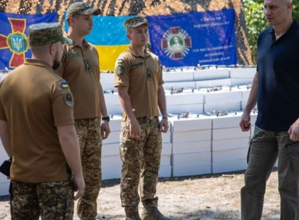 Ще 2300 БпЛА вирушили до захисників: Кличко передав дрони 25-й і 27-й бригадам НГУ