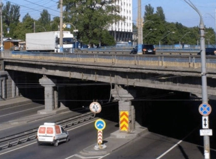 Нові тротуари, велодоріжки й LED-освітлення: у Києві оновлять міст, якому понад 60 років
