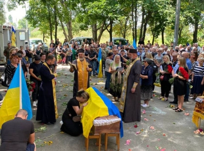 Бучанська громада вшанувала пам’ять полеглих захисників — Олександра Могилата та Ігоря Болдіна