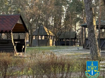 Прокуратура вимагає звільнити парк «Партизанської слави» від незаконних альтанок