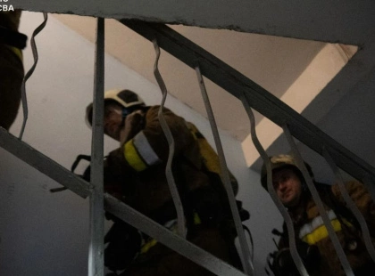 Київські рятувальники ліквідували пожежу в житловому будинку: у пожежі загинула жінка, трьох мешканців евакуйовано