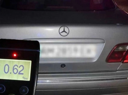 Нетверезий і без посвідчення: у Києві зупинили водія Mercedes, який порушив комендантську годину