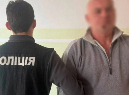 У Києві чоловік під час сварки намагався вбити співмешканку ножем: жінку врятували лікарі