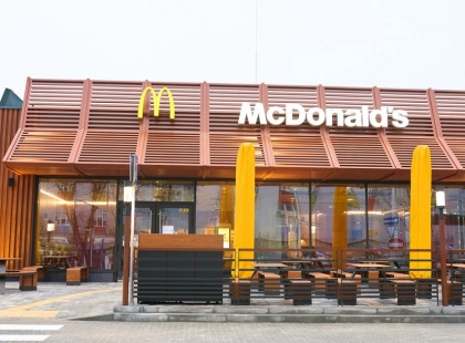 Скандал на Оболоні: для нового McDonald’s забудовник “Інтергалбуд” зрізав здорові дерева, громада обурена