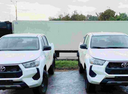 Бровари подарували ЗСУ нові пікапи Toyota Hilux