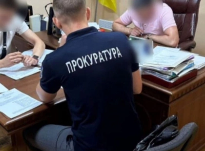 Директора держпідприємства Київщини затримали за хабарі на військовій формі
