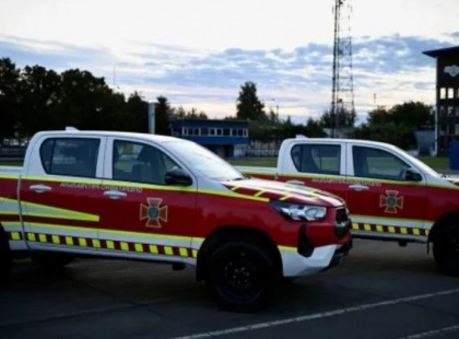Бучанські рятувальники отримали новий пікап Toyota Hilux
