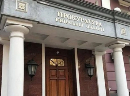 На Київщині чоловіка засудили до 10 років за замах на вбивство та підпал авто