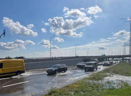 У Києві перекрили Набережне шосе: що відомо про ремонт