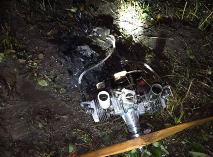 Падіння ворожого дрона біля Макарова: згоріла трава і пошкоджено паркани