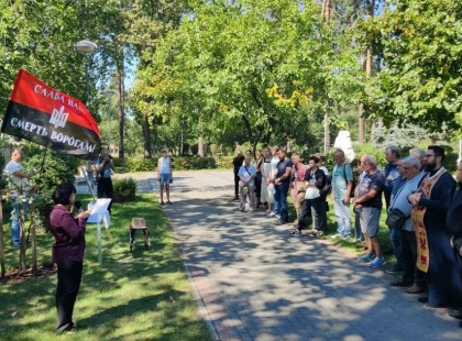 У Києві відкрили пам’ятну таблицю та посадили дуб на честь лейтенанта Дениса Антіпова