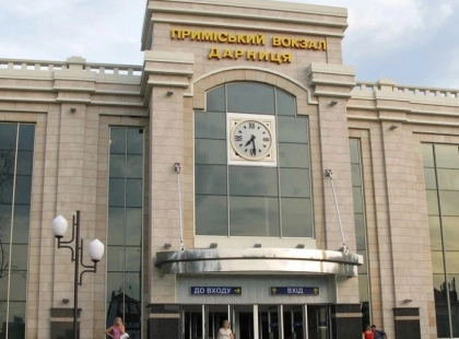 На станції «Дарниця» чоловік отримав опіки від удару струмом
