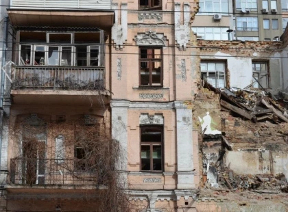 У Києві перевіряють будинки на Жилянській після обстрілів: які гарантії дає місто мешканцям