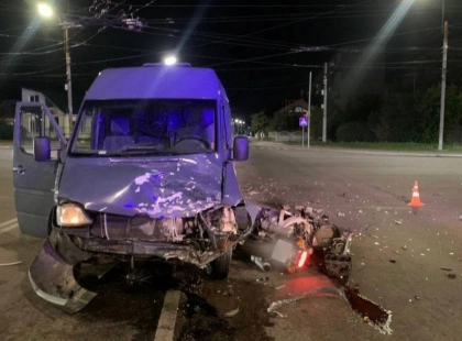 Трагедія на перехресті: підліток на мотоциклі загинув у ДТП з мікроавтобусом