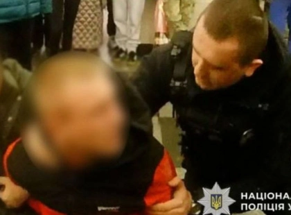 20-річний чоловік засуджений за погрозу зброєю поліцейському на «Хрещатику»