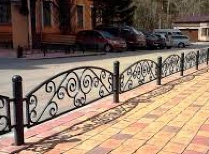 Мільйон на комфорт: у Вишгороді до зими оновлять вулиці декоративними огорожами й велопарковками
