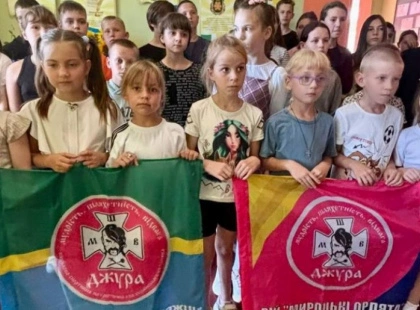 Учні Мироцької гімназії зібрали 11 тисяч гривень для ЗСУ замість букетів