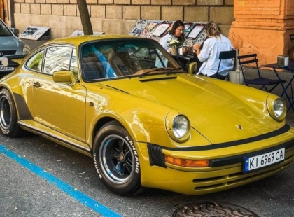 Нардеп на ретро-легенді: у столиці засвітився Porsche 911 Turbo з «модними» номерами