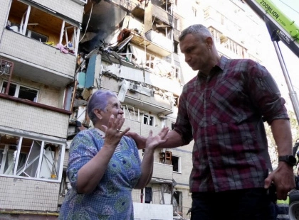 Київ відновлюється після нічної атаки: як працюють рятувальники та допомагають людям