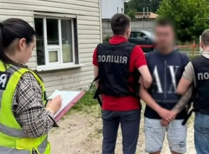 У Києві судитимуть ділка, який обіцяв за $2000 зняти чоловіка з розшуку у «Оберіг»