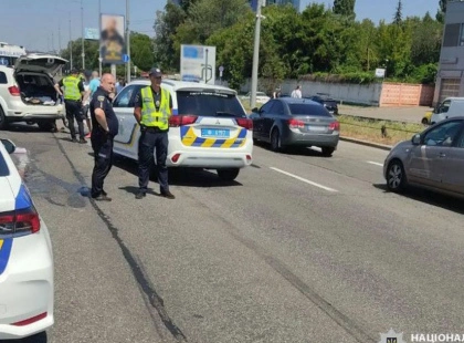 Зіткнення на Кільцевій у Києві: авто розірвало відбійником, водій загинув