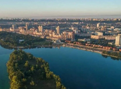 Квіткове оновлення Оболоні: у парках висадять десятки тисяч тюльпанів і нарцисів