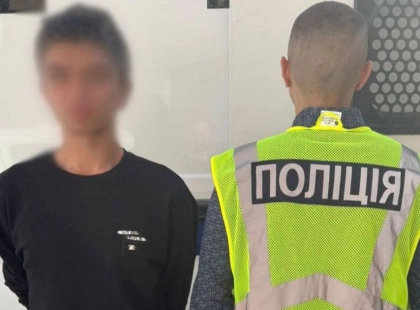 Жорстокий напад у столиці: двоє чоловіків побили киянина за відмову дати телефон