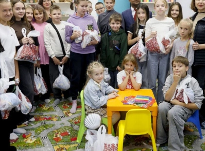 Міжнародні благодійники подарували київським дітям іграшки у Vcentri HUB: Дніпровський