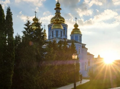 Осіннє тепло без опадів: якою буде погода сьогодні у Києві та області
