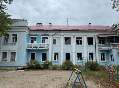 У Дарницькому районі показали пошкоджений дитсадок після нічного обстрілу