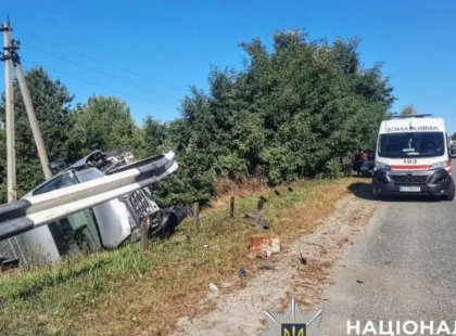 На Вишгородщині загинув водій мікроавтобуса після зіткнення з відбійником