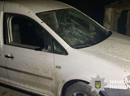 Нічна атака дронами на Київщині: уламки пошкодили будинки й авто, постраждала жінка