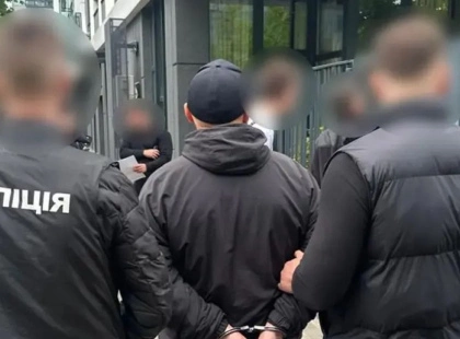 15 тисяч доларів за «зв’язки у Міноборони»: правоохоронці викрили шахрая у столиці