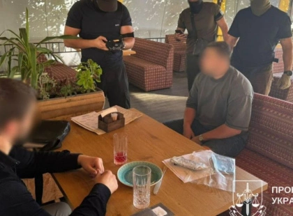 $9 тисяч за фіктивне працевлаштування: у Києві викрили схему «бронювання» для виїзду за кордон