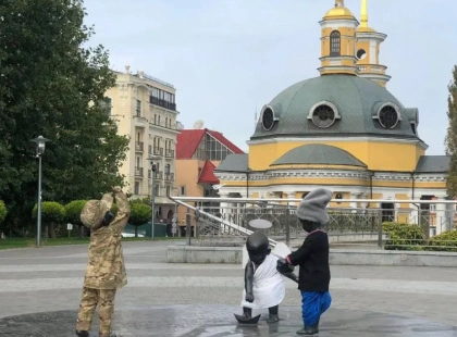 Малюків-засновників Києва вбрали у святкові костюми до Дня захисників і захисниць