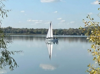 На Дніпрі у Києві вперше за роки війни відбулася вітрильна регата