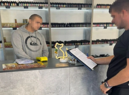На Київщині викрили підпільну мережу продажу електронних сигарет та рідин