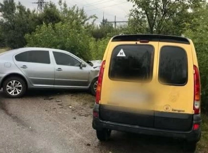 ДТП на трасі: водій виїхав на зустрічну, у лікарні — жінка й двоє дітей