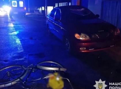 На Броварщині Lanos збив велосипедиста: 60-річного чоловіка доправили до лікарні