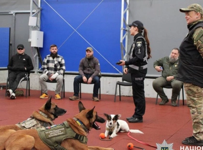 На Київщині ветерани-поліцейські проходять реабілітацію за допомогою службових собак