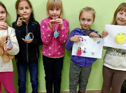 Ляльки-слуханки та емоції без страху: у Бучі провели арт-терапію для дітей