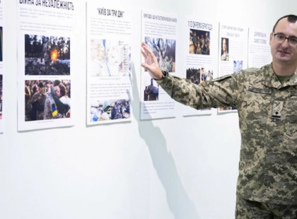 У Києві відкрили виставку «Дарницька фортеця», присвячену обороні столиці у 2022 році