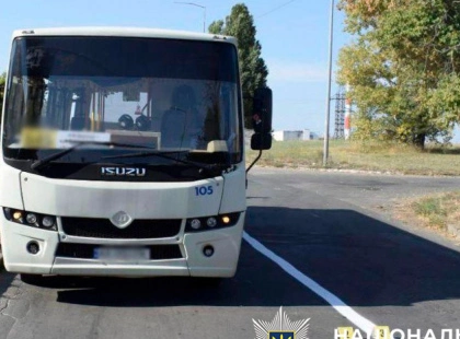 У Києві чоловік кинув бойову гранату в бік маршрутки — дивом ніхто не постраждав
