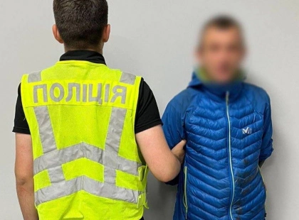 Попросив телефон і втік: у Києві рецидивіста засудили до семи років в’язниці